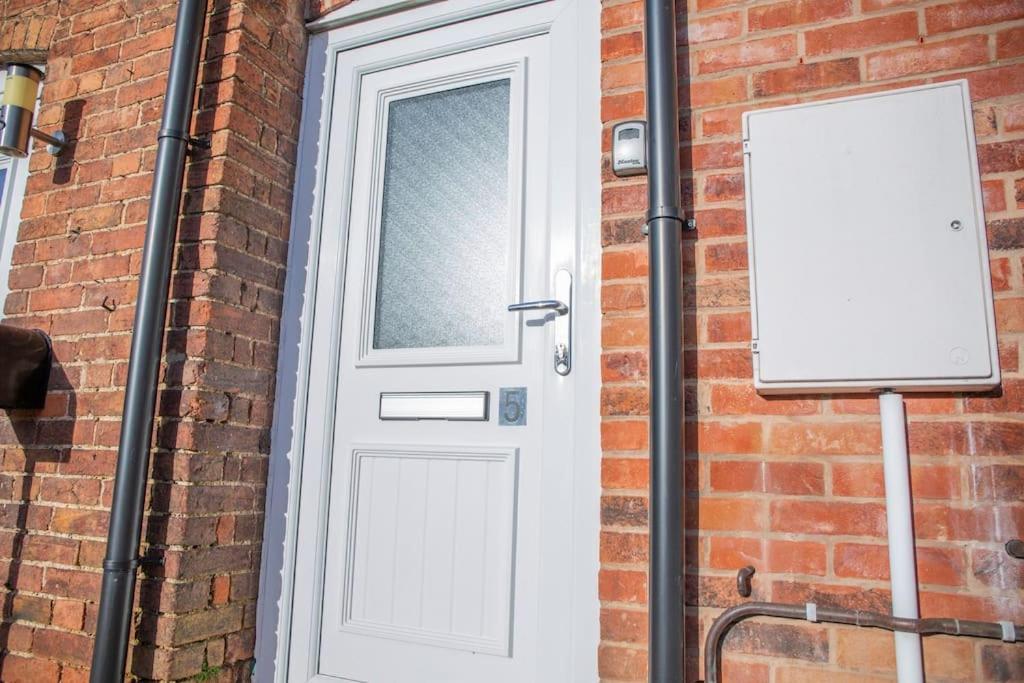 Laburnum Maisonettes By Oracle * Stratford-upon-Avon